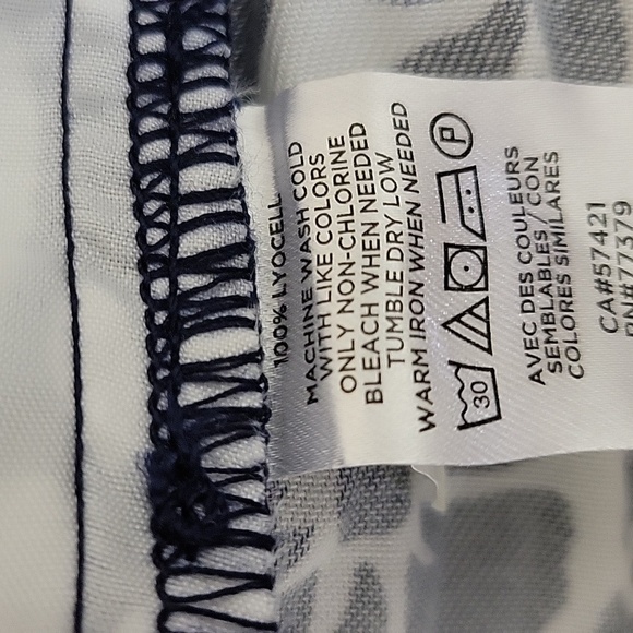 Ann Taylor Factory Floral Navy and White Women's Shorts Pull On Sz 6 - Picture 6 of 6